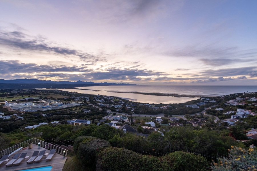 7 Bedroom Property for Sale in Bowtie Western Cape